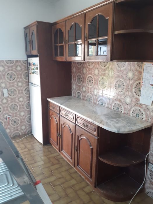 Vende-se cozinha em madeira com pedra