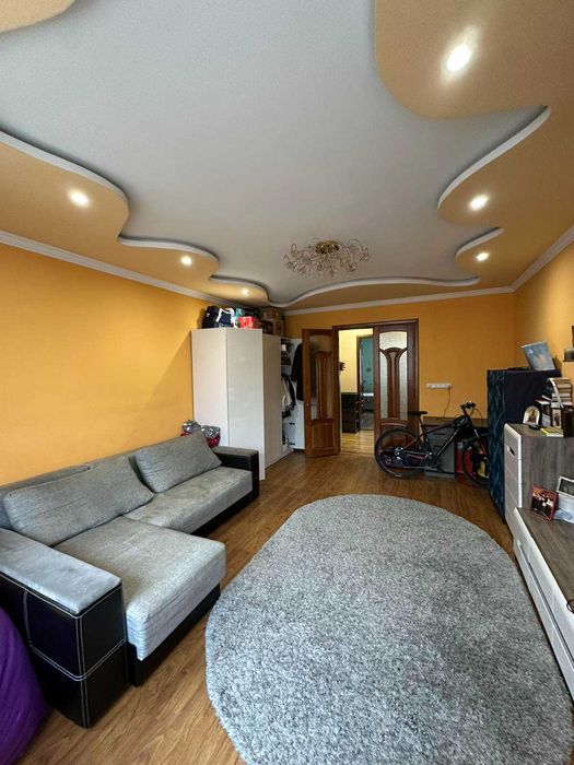 Трикімнатна квартира в районі парку Шевченка