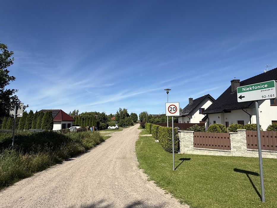 Koszalin Niekłonice 78/39 WZ Prąd Gaz Woda Kanalizacja Oświetlenie Gminna droga Internet MZK