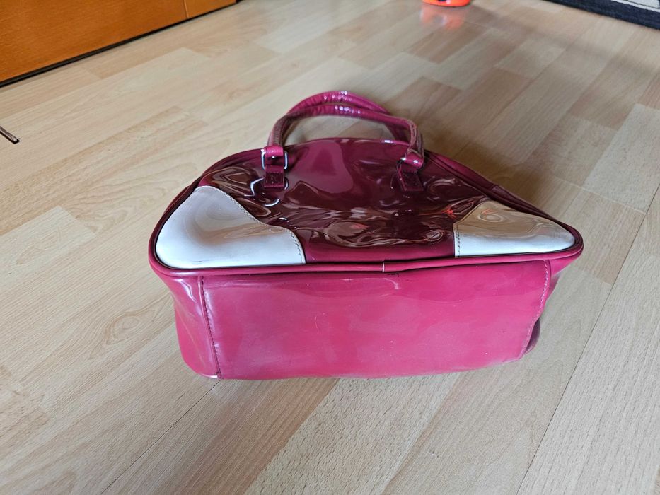 Mała torebka lakierowana połysk różowo biała New Bags