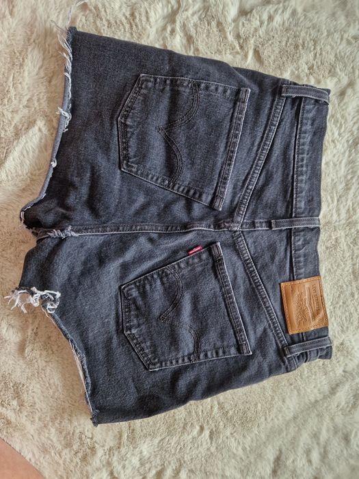 Czarne spodenki Levis