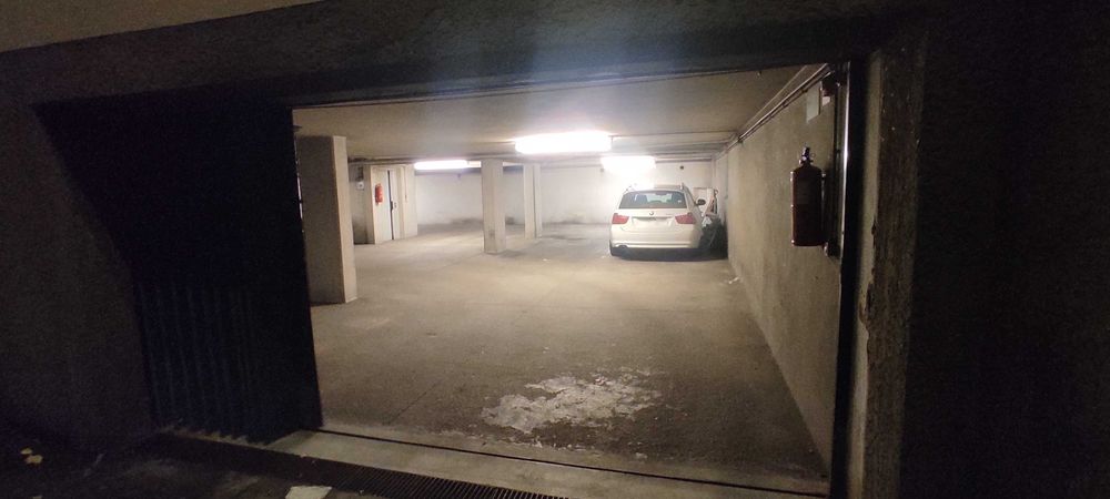 Vende-se lugar de garagem (Lugar S) em cave de edifício.
