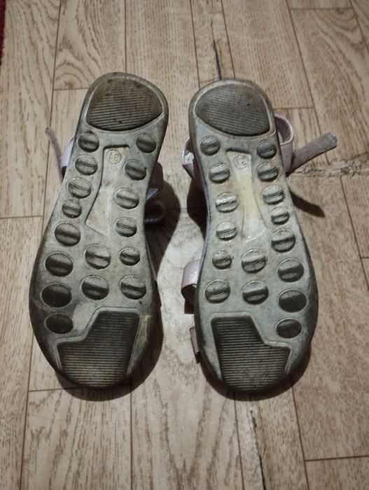 Продам дитячі босоніжки