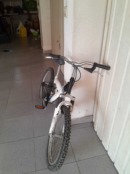 Bicicleta BTT com suspensão – bom estado
