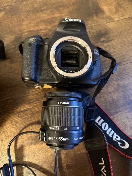 Canon EOS 600D Body + Obiektyw i akcesoria