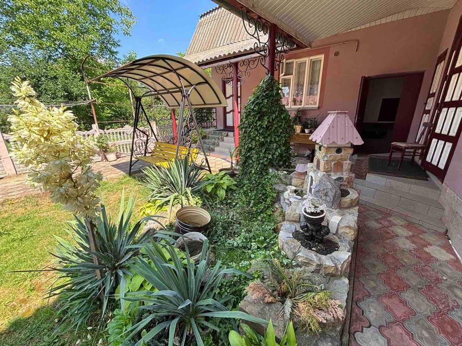 Продаж 2 пов будинку з гаражем і ділянкою на 10 соток в с. Рожнятів