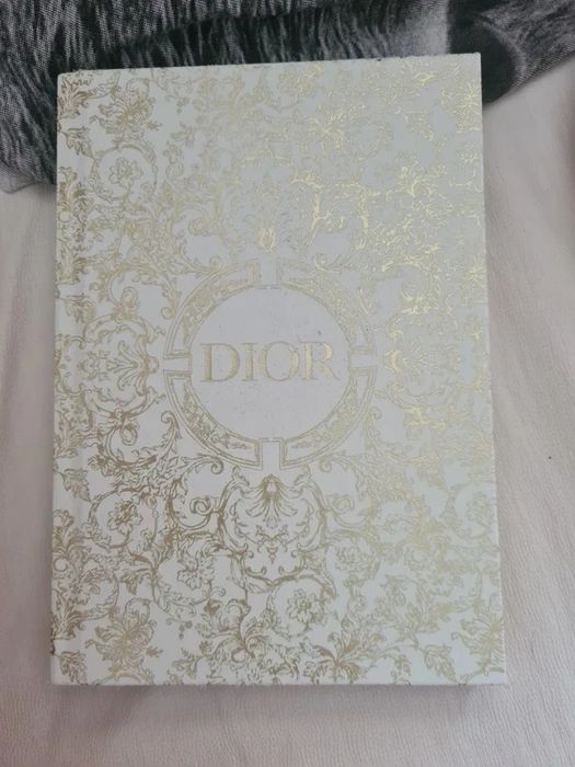 Biały zeszyt notatnik dior