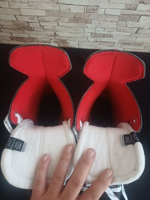 Łyżwy hokejowe Bauer X300 roz.45.5EU.