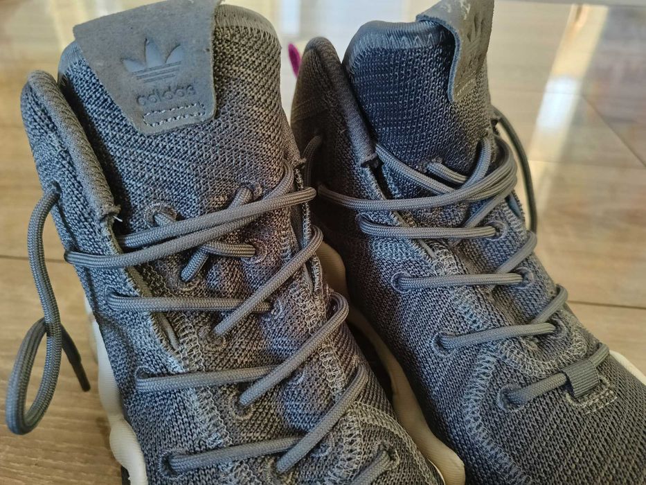 Sneakersy ADIDAS stan idealny.