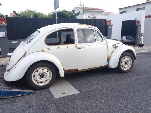 VOLKSWAGEN 1300L Carocha Branco com todas as peças dentro do carro (com teto de Abrir)