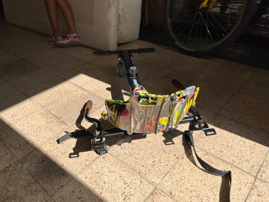 Vendo Hoverboard com kart.