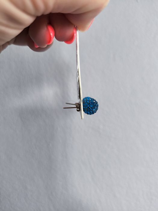 Kolczyki srebrne, granatowe cyrkonie, kulki.