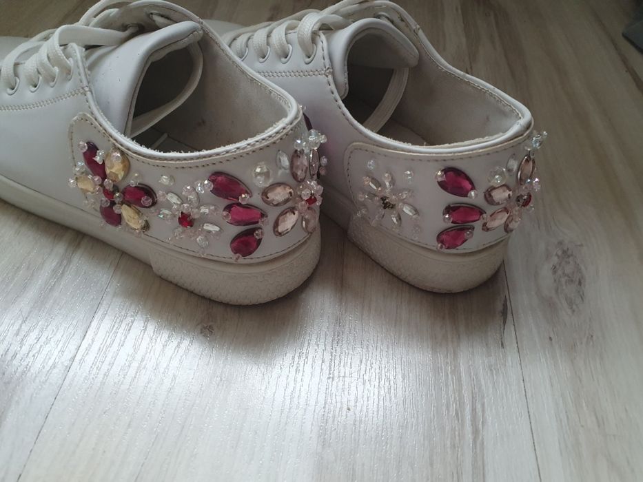 Trampki z kryształkami