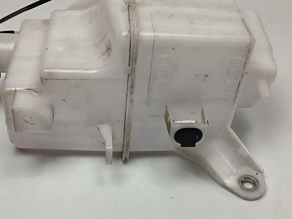 zbiorniczek wyrównawczy do toyota rav4 v 2,5 hybryda 2019