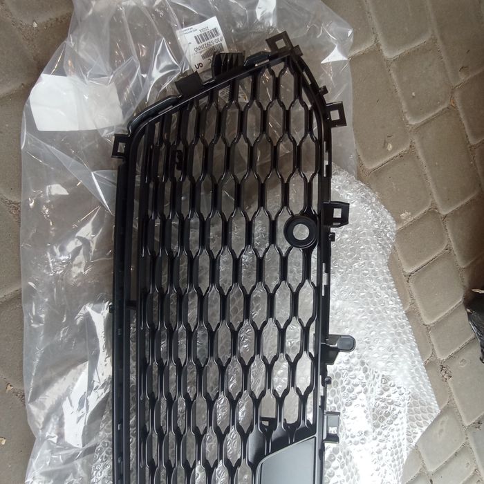 Решітка нижня під парктроніки Jeep Grand Cherokee WL