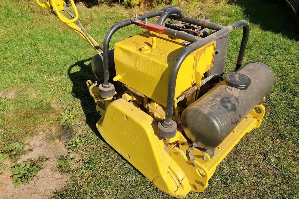 Wynajem walca wibracyjnego – lepszy niż skoczek czy zagęszczarka!