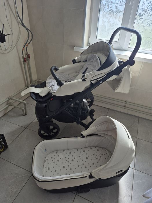 Продам коляску Adamex
