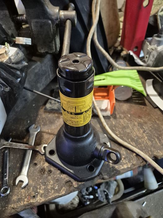 Домкрат оригинал тойота,прадо лексус  и другие