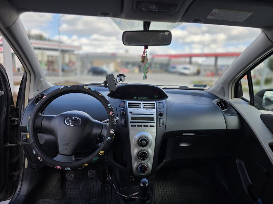 Toyota Yaris  1.3 benzyna . 2008 r