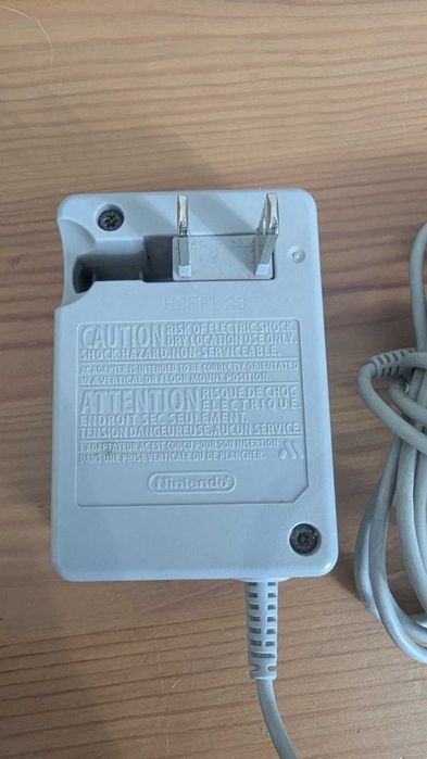 Oryginalna ładowarka Nintendo DSi / 2DS / 3DS — wersja japońska (100–120V) — WAP-002 (JPN)