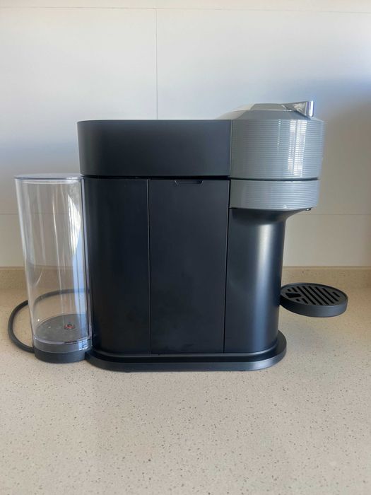 Máquina de Café Nespresso Vertuo Next – Como Nova!