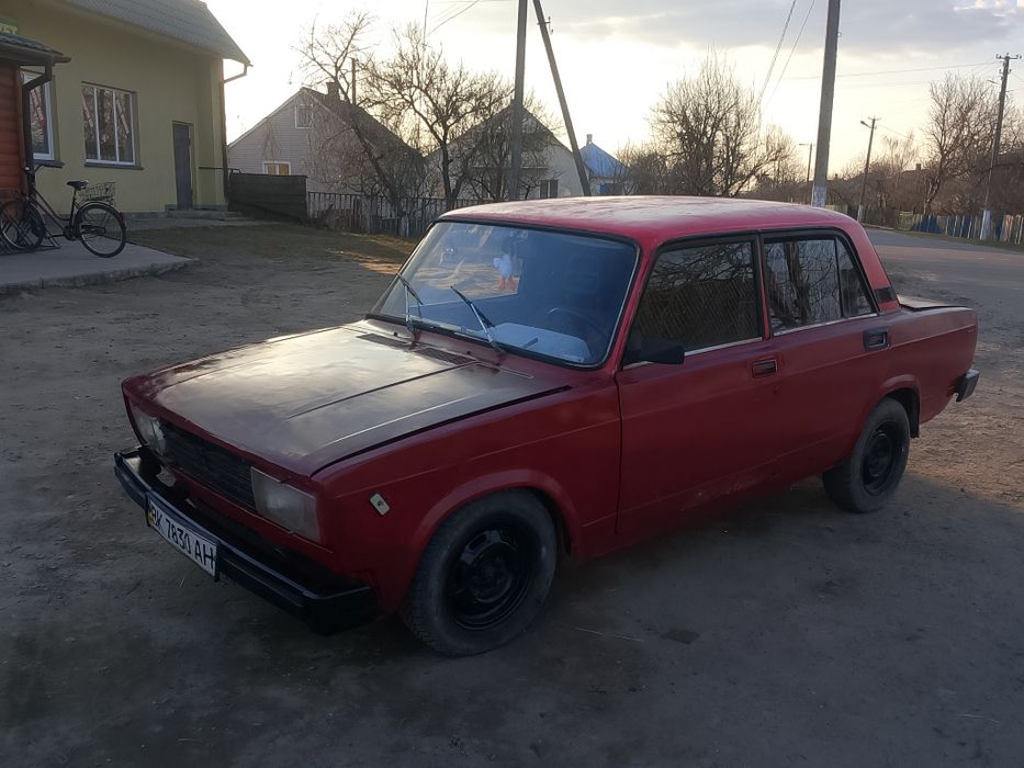 жигули ВАЗ 2105.