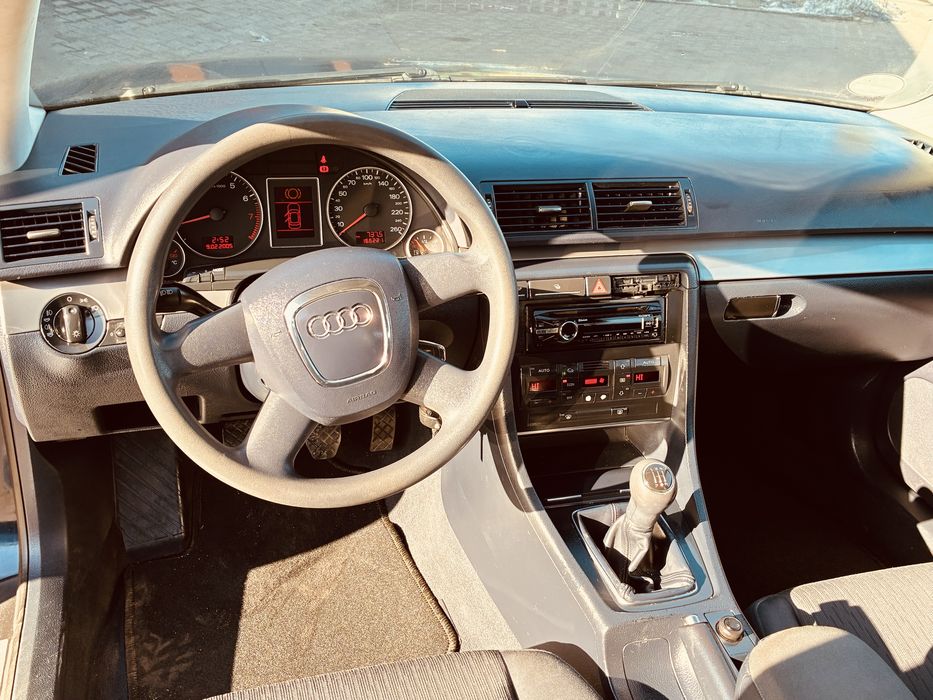 Audi a4 rok2006 poj 1.6 przeb 166 tys sedan zadbany zarejestrowany w kraju