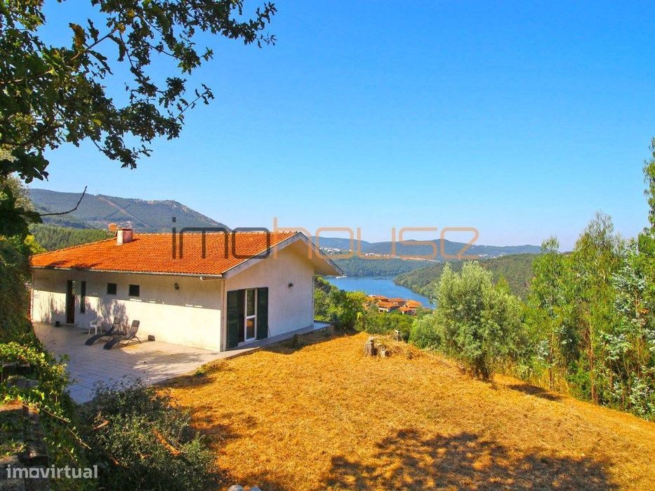 Moradia T3 com vista para o Rio Douro - Oportunidade Única!