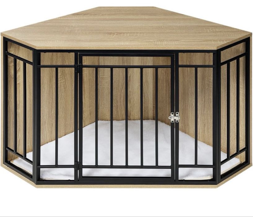 Кутовий металевий - деревʼяний вольєр доя тварин.