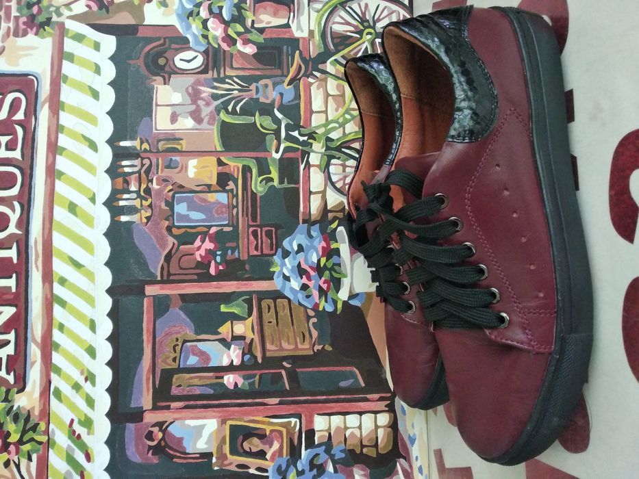 Спортивные туфли