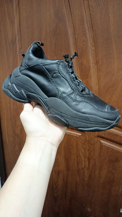 Кроссовки женские