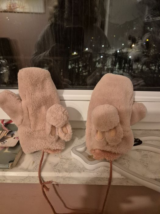 Rękawiczki dziecięce 4-6 lat.   Kolor brudny róż.