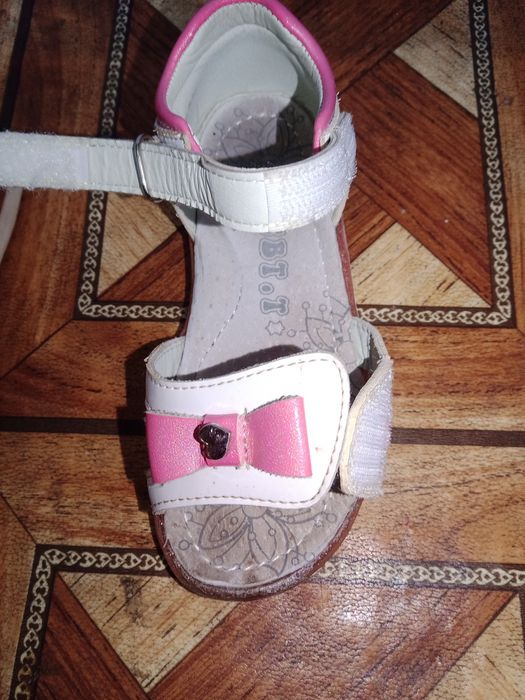 Босоніжки для дівчинки