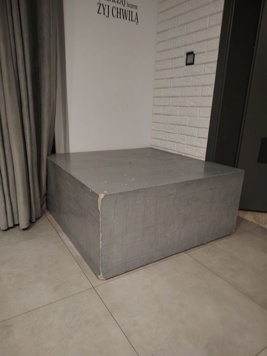 Loftowy stolik kawowy 103x103 cm – efekt betonu