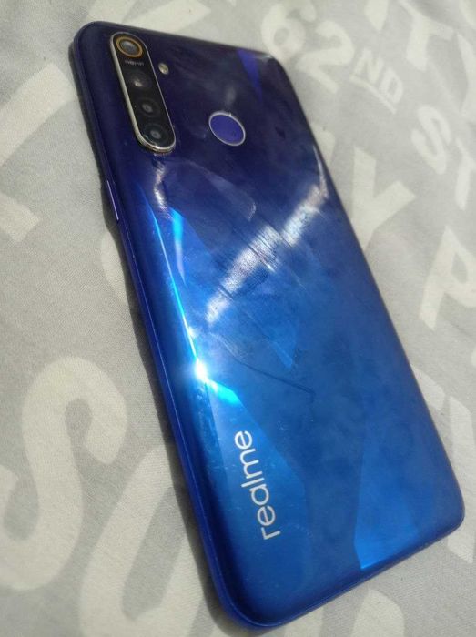 Realme 5 Pro 4/128GB Violet (наклеено защитное стекло)