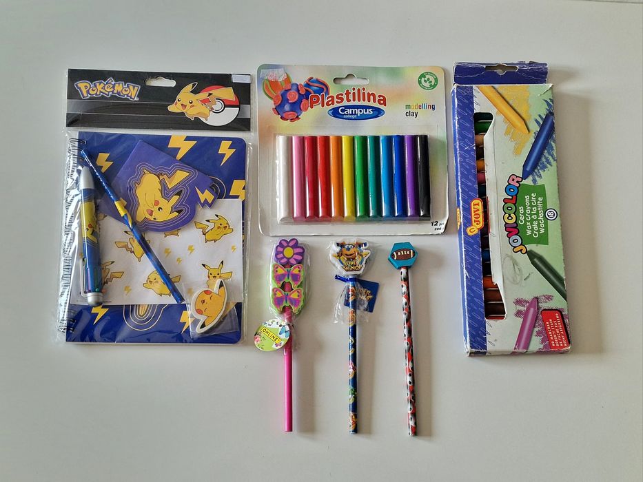 Lote de material escolar variado.  Novo