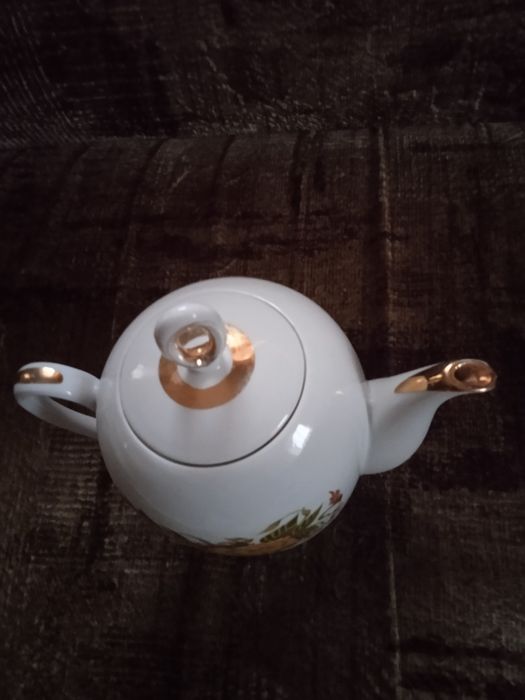 Продам чайник,чашку.