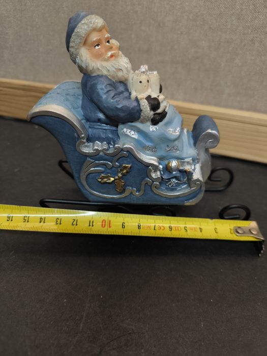 Pai Natal em trenó azul
Figura decorativa de Pai Natal sentado num tre