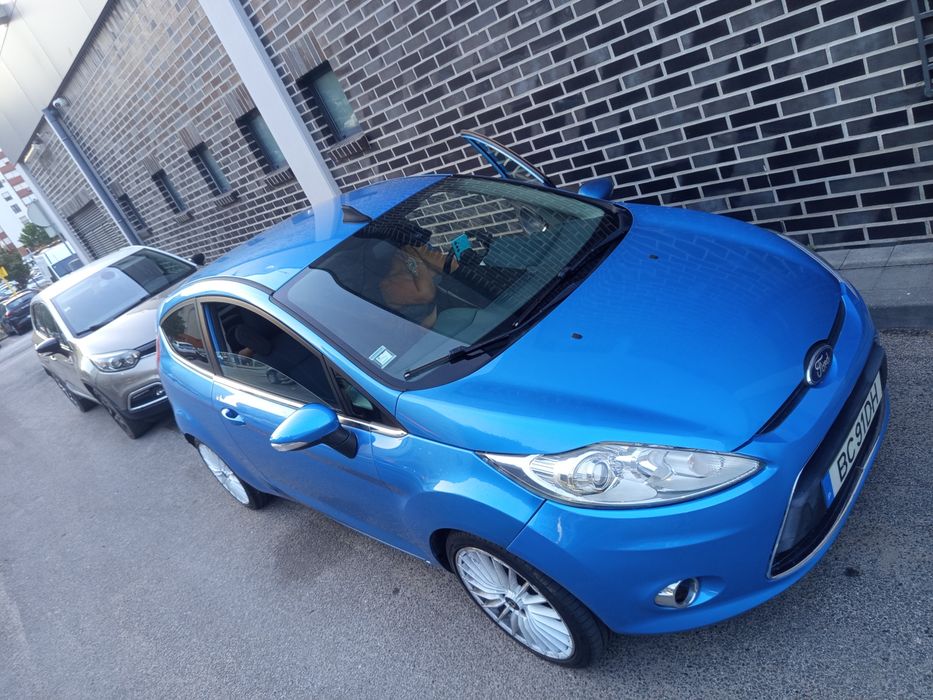 Selling Ford Fiesta 2011
