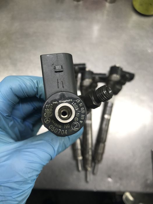 Форсунки спрінтер 2.2 або 2.7 0445110190