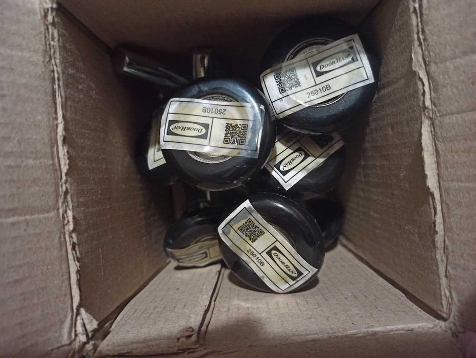 РОЗПРОДАЖ Ролики та комплектуючі до секційних воріт усіх провідних ко