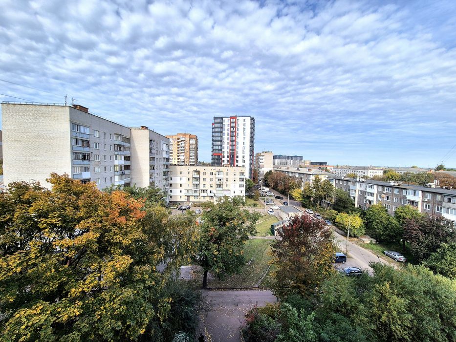 3-х кімнатна Центр р-н Глобала пров. Вацківський 9 цегла 70 кв.м середній поверх