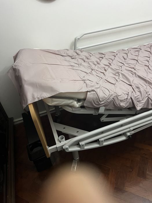 Cama articulada com comando