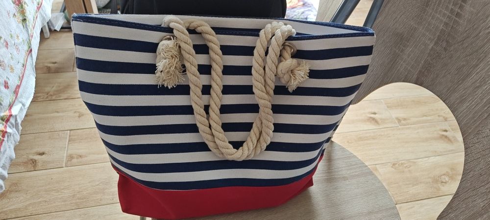 Modna toreba plażowa..