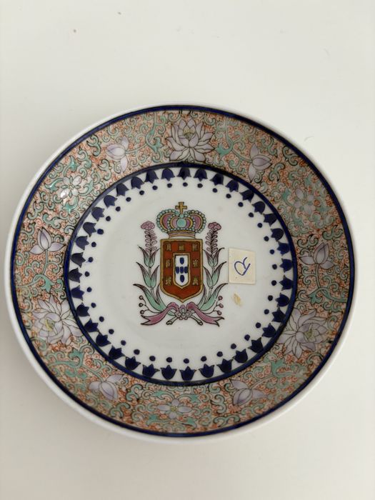 Um par de pratos de porcelana chinesa para exportação