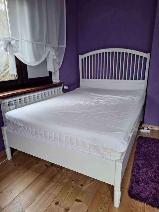 łózko duże wygodne