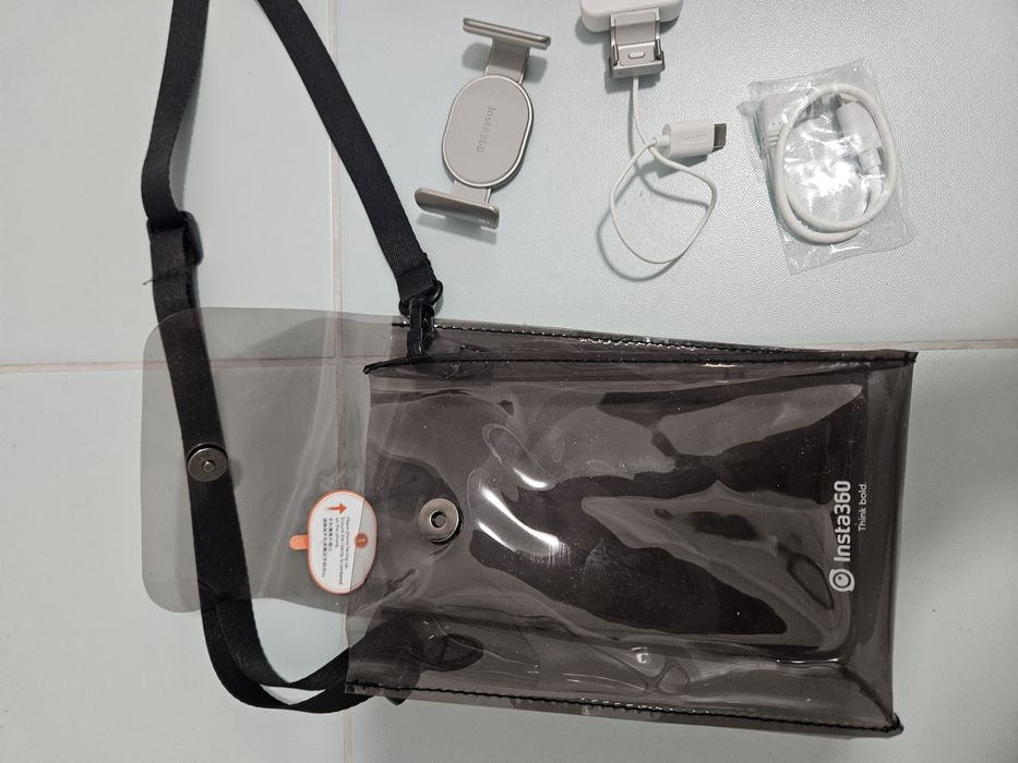 Insta360 flow creator kit (стаб, освітлення, кабелі, чохол, кейс)