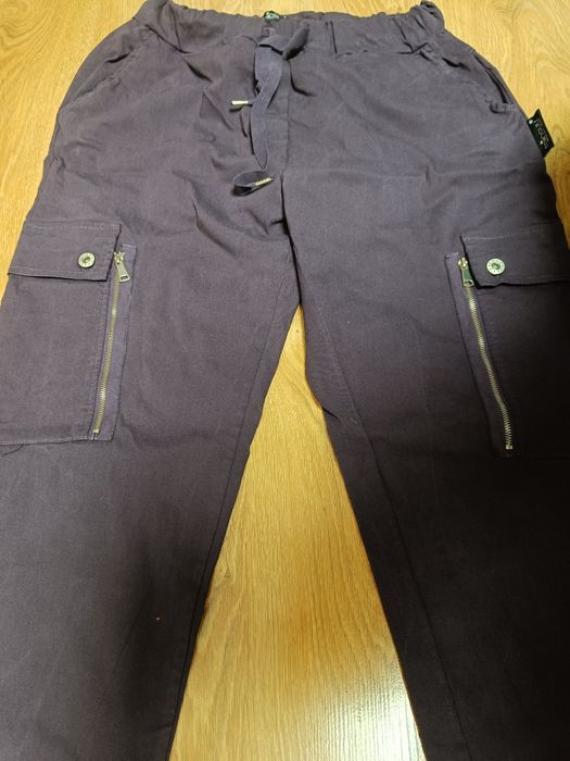 Spodnie Minouu śliwkowe na gumce