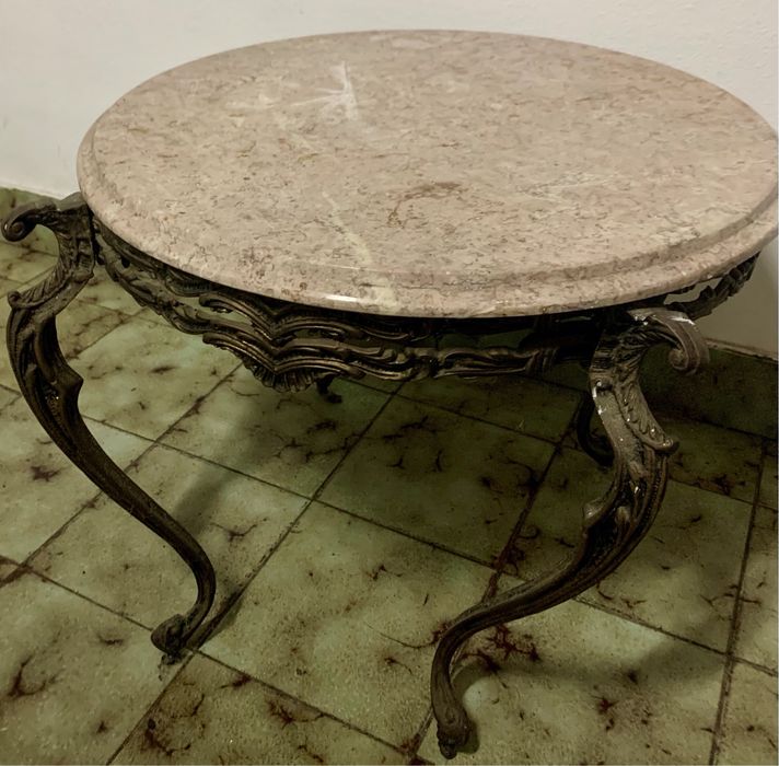 Mesa de centro em mármore e ferro