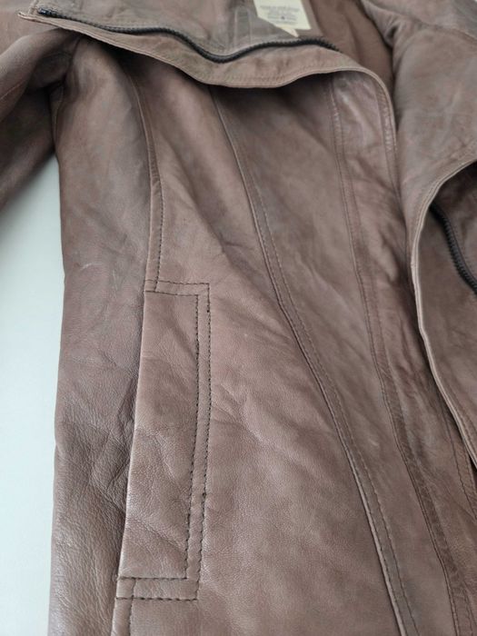 Kurtka skórzana Esprit kolor taupe rozmiar 34